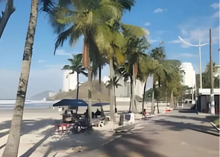 Praia Enseada - Apto 03 Quartos - 02 Vagas Na Garagem - Com Elevador - 550M Da Areia